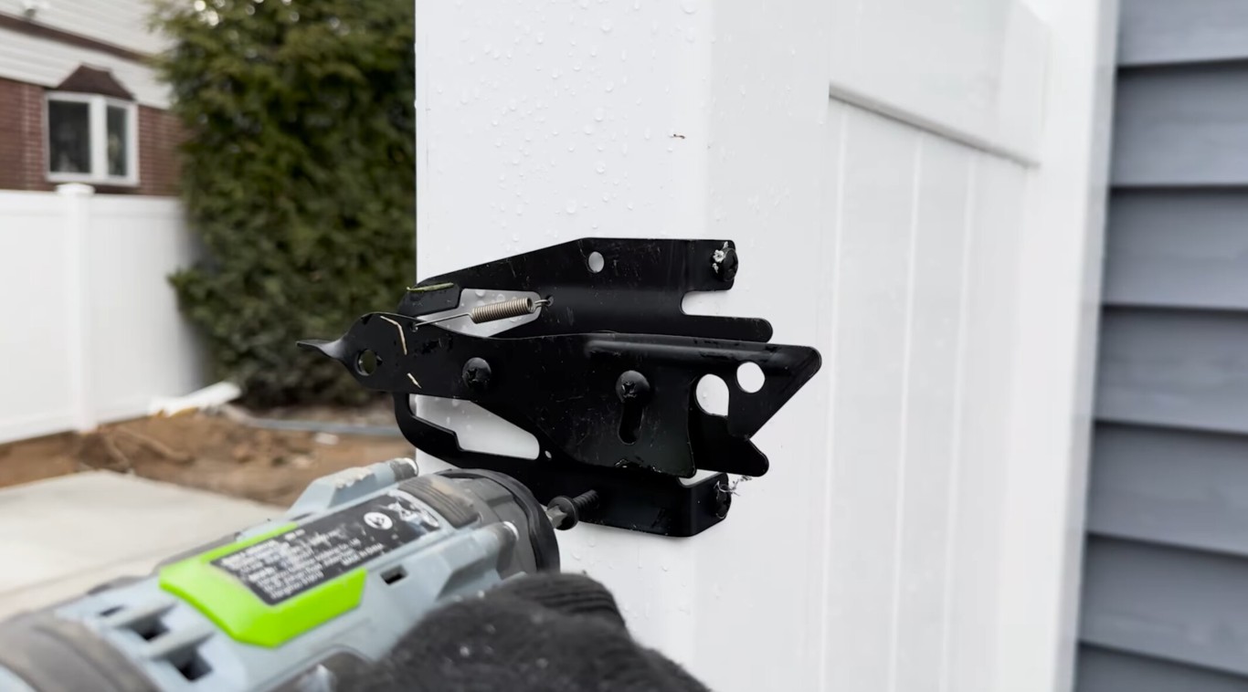 Fence repair and replacement services in San Leandro, CA